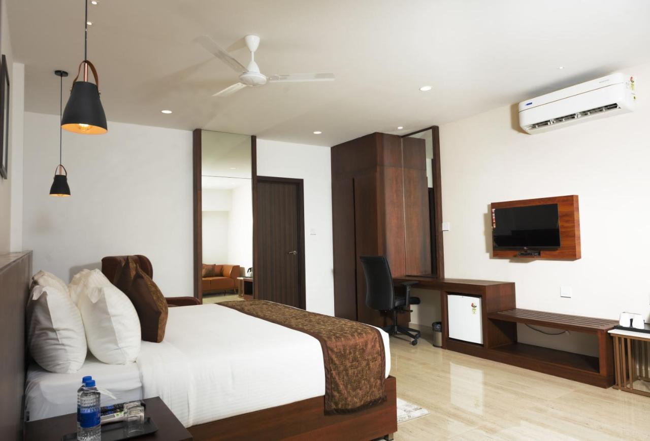 The Runway Hotel Kochi Eksteriør billede