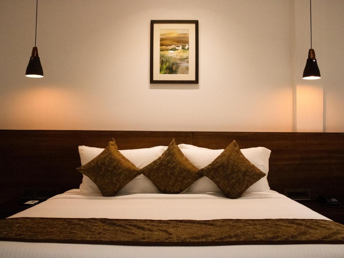 The Runway Hotel Kochi Eksteriør billede