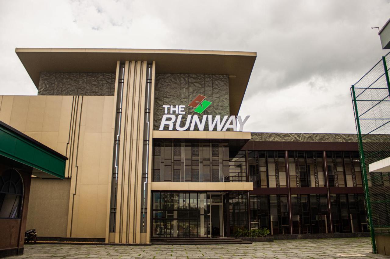 The Runway Hotel Kochi Eksteriør billede